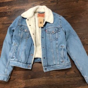 NWT Levi’s Original Sherpa Lined Denim Trucker Jacket